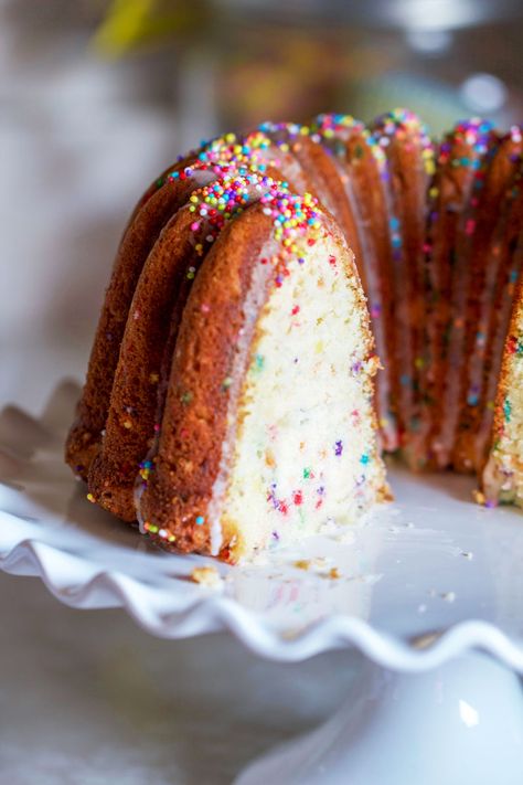 Birthday Pound Cake, Pound Bread, Buttermilk Pound Cake, Pound Cake Recipe, Pound Cakes, Recipe Simple, Favorite Dessert Recipes, Bundt Cakes, Cool Birthday Cakes