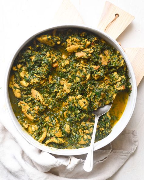 Saag Chicken, Chicken Saag, Curry With Spinach, Palak Chicken, Saag Recipe, Poultry Dishes, Healthy Indian Recipes, Frozen Spinach, Interesting Food