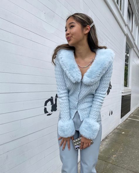 Cardigan Outfit Aesthetic, Girls Cardigan Sweater, Blue Winter, Cardigan Outfits, Blue Outfit, Sleeve Cardigan, Colourful Outfits, Fur Collar, Fur Collars