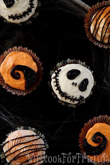 Nightmare Before Christmas Cupcakes - vegan, gluten-free, nut-free - trick, or treat? - Will Cook For Friends Nightmare Before Christmas Cupcakes, Nightmare Before Christmas Cake, Vegan Halloween Food, Classic Halloween Movies, Deco Cupcake, Vegan Halloween, Christmas Cupcakes, Halloween Desserts, Halloween Snacks