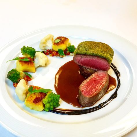 Lamb Rump Fine Dining, Saffron Gnocchi, Fine Dinning Main Course, Plating Main Course, Meat Plating, Pasta Plating, Food Presentation Plates, Food Garnish, Lamb Loin