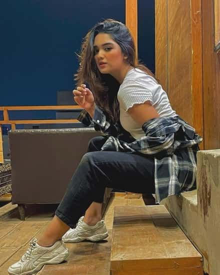 Romaisa Khan (TikTok Star) Age, Height, Biography, Family, Drama & More Romaisa Khan, Instagram Dp, Tiktok Star, Instagram Family, Family Drama, Instagram Girls, Pakistani Actress, Girls Dp, Bollywood Actress