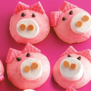 Piggy Cookies! Kue Disney, Animal Shaped Foods, Toy Story Birthday Cake, Pig Cupcakes, Pig Cookies, Pig Birthday Party, Pink Cookies, Pig Party, Butterscotch Chips