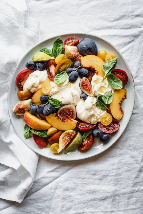 Late Summer Fruit Salad, French Summer Food, Late Summer Meals, Peaches Salad, Summer Harvest Salad, Salad Gourmet, Summer Salad Ideas, Tomatoes Burrata, Summer Feast