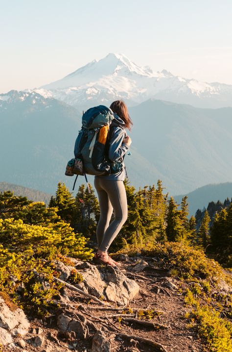 Backpacking Aesthetic, Hiking Pics, On Top Of A Mountain, Camping Sauvage, Top Of A Mountain, Hiking Photography, Backpacking Trip, Hiking Pictures, Hiking Aesthetic