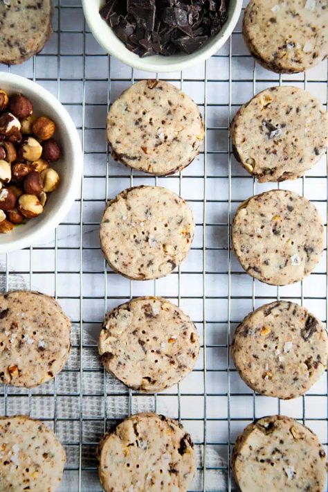 Brown Sugar Shortbread Cookies Recipe, Hazelnut Shortbread, Icebox Cookies, Hazelnut Cookies, Pistachio Cookies, Shortbread Cookie Recipe, Shortbread Recipes, How To Roast Hazelnuts, Chocolate Hazelnut