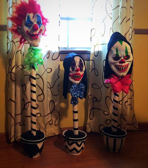 Evil Circus Halloween Decorations, Creepy Circus Trunk Or Treat, Haunted House Ideas Clowns, Evil Circus Creepy Carnival Diy, Creepy Carnival Party Ideas, Scary Circus Trunk Or Treat, Creepy Clown Haunted House, Scary Clown Decorations Creepy Carnival, Halloween Clowns Decorations