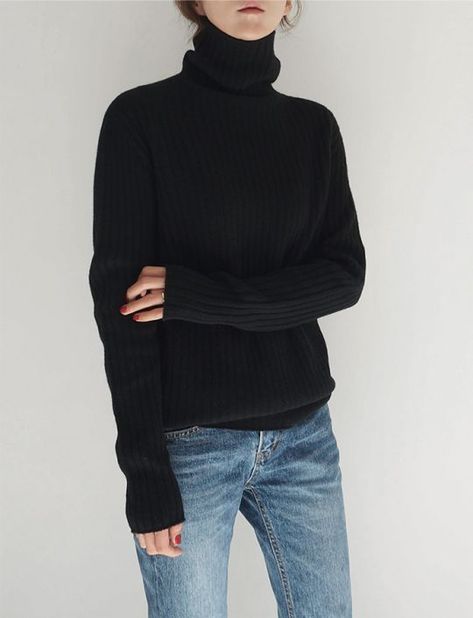 Friday Favorites - Turtlenecks - Maison de Cinq Mode Ab 50, Minimalist Moda, Turtleneck Outfit, Friday Favorites, Minimalist Women, Mode Casual, School Looks, Black Turtleneck, Mode Inspo