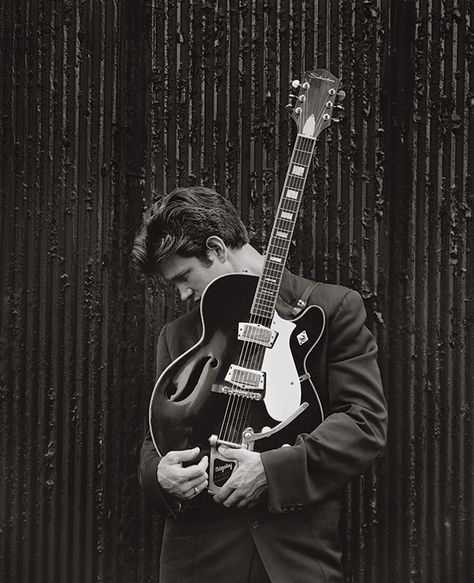 Chris Isaak by Herb Ritts Guitar Portrait, Musician Portraits, Chris Isaak, Herb Ritts, Wicked Game, Music Photography, Magazine Photography, Syria, Black And White Photography