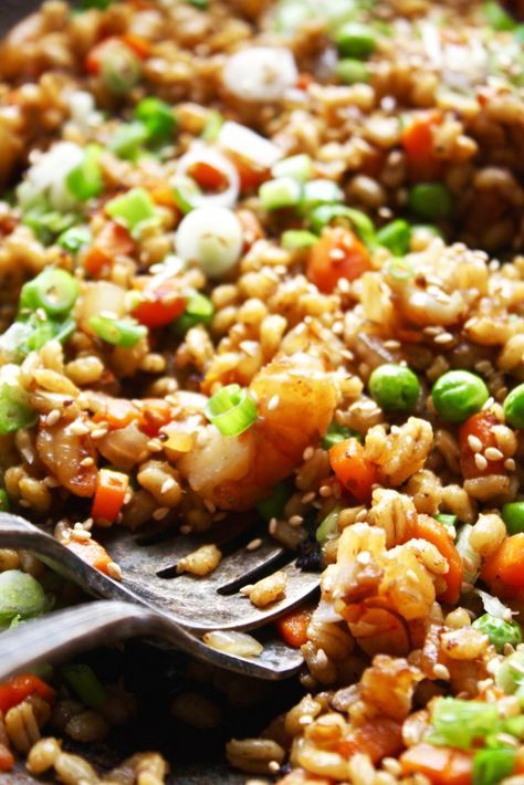 Barley Fried Rice with Marinated Shrimp Barley Recipes, Barley Rice, Barley Recipe, Easy Weekday Meals, Marinated Shrimp, Shrimp Fried Rice, Wheat Free Recipes, 21 Day Fix Meals, Weekday Meals