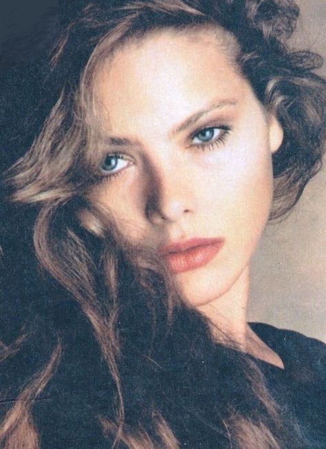 Ornela Muti, Courtney Thorne Smith, Angel Beauty, Ornella Muti, 90’s Outfits, Colourpop Eyeshadow, Kate Mara, Italian Actress, Physicists