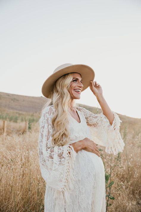 outdoor maternity session at sunset open field with hat Maternity Photography With Hat, Maternity Pictures With Hat, Maternity Photos With Hat, Country Maternity Photography, Maternity Clothes First Trimester, Country Maternity Photos, Country Maternity, Maternity Shoot Outfit, Maternity Photography Poses Outdoors