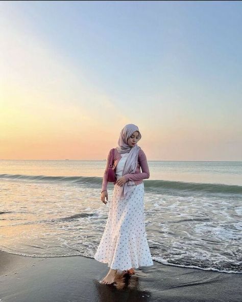 Dress Pantai Hijab, Ootd Bali Hijab, Ootd Pantai Hijab Simple, Bali Outfit Ideas Hijab, Ootd Mantai, Outfit Hijab Pantai, Outfit Mantai, Ootd Hijab Casual Outfit Ideas, Hijab Casual Outfit