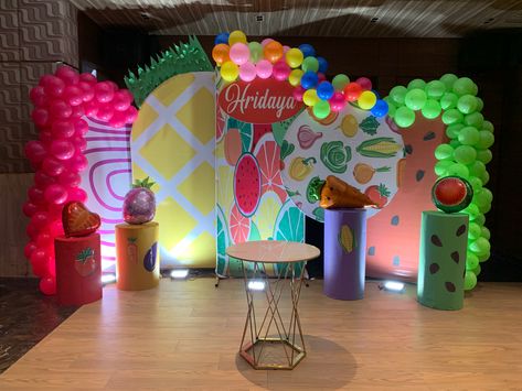 Fruits and Vegetable Theme Decor #standingovationevents #standingovationweddingandevents #soevents #soeventsmumbai #weddingsbymjj #decor #decoration #birthdaydecoration #birthdaydecor #themedevents #themedecor #themedecoration #fruits #vegetables #fruitstheme #vegetabletheme Airplane Birthday Party Decorations, Birthday Decors, Airplane Birthday Party, Backdrop Decor, Stage Decoration, 1st Birthday Decorations, Graduation Theme, White Balloons, Stage Decorations