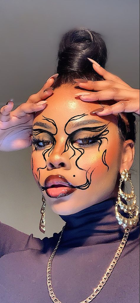 Makeup Looks Dramatic Creative, Funky Makeup Creative, Extreme Makeup Looks, Crazy Makeup Art, Creative Face Makeup, Art Makeup Looks, Eccentric Makeup, Abstract Makeup Looks, Artistic Makeup Looks