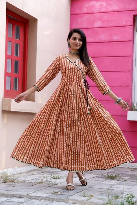 😊 Order by whatsapp +918875877278😊 *Beautiful Anarkali 💃🏻Kurti with Gota lace* *Bagru Hand block Printed Collection* *Size:- 38-46 ( S to XXL)* *Kurti Length :- 52 Inches* *Kurti flair:- 3.5 mtr (18 Kali)* *Sleeve :- 17 Inches* . . . . for more colour options whatsapp me on 😍😍+918875877278😍😍 Kali Wali Kurti Design, Kali Kurti Design, Banarasi Suit Designs, Beautiful Anarkali, Simple Kurti, Banarasi Suit, Designer Anarkali Suits, Simple Kurti Designs, Anarkali Kurti