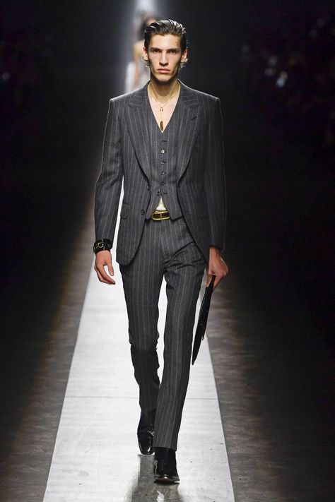 Tom Ford Fall 2024 Ready-to-Wear Runway, Fashion Show & Collection Review [PHOTOS] Tom Ford Menswear, Couples Clothes, Men Fashion Week, Tom Ford Suit, Circus Costume, Show Collection, Tom Ford Men, Swaggy Outfits, Fashion Show Collection