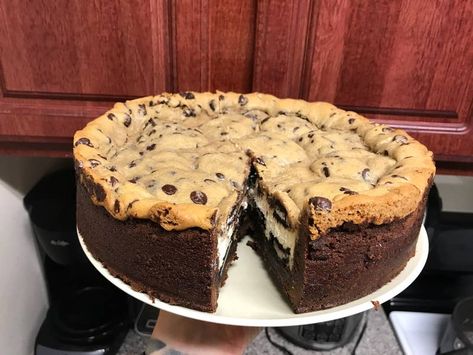 Brownie Cheesecake Recipe, Chocolate Chip Cheesecake Brownies, Boxed Brownie Recipes, Chocolate Chip Cookies Chocolate, Chocolate Chip Cookie Dough Brownies, Layer Cheesecake, Brownie Cheesecake, Box Brownies, Chocolate Sandwich