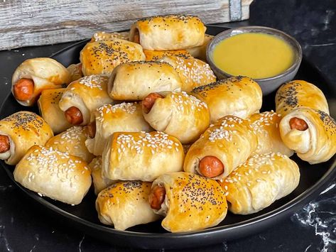 Pigs in a Blanket Recipe Recipe Using Biscuits, Pigs In A Blanket Recipe Pillsbury, Best Pigs In A Blanket, Hot Dog Wraps, Pillsbury Dough Recipes, Recipe Using Canned Biscuits, Pictures Of Pigs, Pigs In A Blanket Recipe, Breakfast Sausage Links