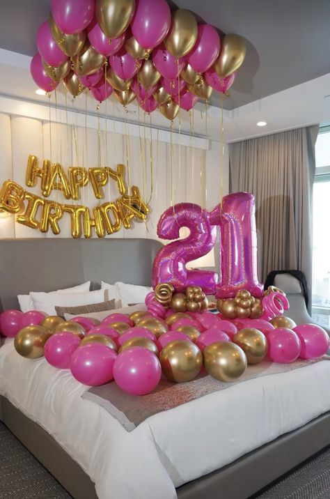 21st Bedroom Surprise, Bedroom Balloon Decoration, Decorate Airbnb For Birthday, Cute Ways To Decorate Hotel Room For Birthday, Decorate Hotel Room For Birthday, Pink Hotel Room Decorations Birthday, Decorated Room For Birthday Surprise, Baloon Decorations For Birthday Bedroom, Bedroom Birthday Decorations