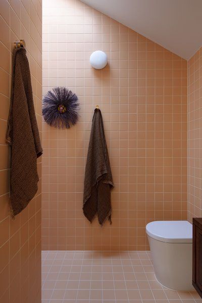 Colored Tiles, Built In Bathtub, Melbourne Home, Tile Covers, Wood Shingles, Melbourne House, Bathroom Idea, Ceramic Floor Tiles, Modern Cottage