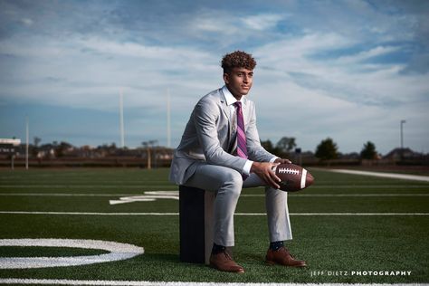 Football Senior Photos, Football Senior Pictures, Senior Photos Boys, Football Poses, Senior Boy Photography, Senior Football, Sport Portraits, Senior Pictures Ideas, Senior Pictures Sports