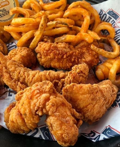 Chicken And Fries Aesthetic, Chicken Aesthetic Food, Chicken Wings And Fries, Wings And Fries, Chicken And Fries, Food Babe, Food Therapy, Fried Chicken Recipes, Healthy Food Motivation