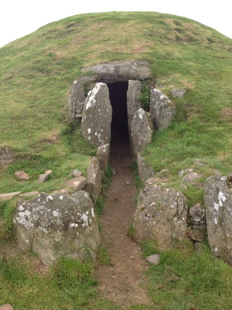 Bryn Celli Ddu – Isle of Anglesey, Wales - Atlas Obscura Anglesey Wales, Fantasy Maps, Stone Columns, Standing Stone, Ancient Ruins, Stonehenge, Archaeological Site, Ancient Art, Archaeology