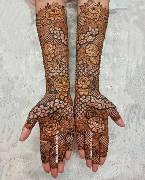 Pakistani Bride Mehndi Design, Latest Henna Designs 2024, Khafif Designs, Full Hand Henna, Engagement Mehendi, Front Mehndi Design, Bridal Mehandi, Floral Henna Designs, Mehndi Designs Bridal Hands