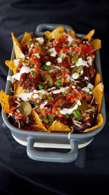 Dean Edwards on Instagram: "Slow Cooker Chilli Beef Nachos (serves 4) 1 onion sliced 1 x 400g tin chopped tomatoes 2 tbsp. tomato puree 1 tsp. garlic 1 beef stock pot 2 tbsp. Worcestershire sauce 1 tsp. dried oregano 1 tsp. chilli flakes 1 tsp. smoked paprika 1 tsp. cumin 1 tsp. salt 1 beef cheek To serve: Nachos Tomato salsa Sour cream Pickled jalapenos Method: 1: Pop all of the ingredients into your slow cooker pot and stir until well combined, pop the beef cheek on top then place on t Chilli Beef Nachos, Slow Cooker Chilli, Beef Nachos, Pickled Jalapenos, Easy Delicious Dinners, Pulled Beef, Tomato Puree, Beef Cheeks, Nachos Beef