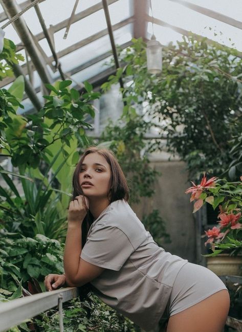 Fansly Ideas, Plants Greenhouse, Photo Techniques, Photography Posing Guide, Best Photo Poses, Photography Poses Women, Ideas For Instagram Photos, Fifty Shades Of Grey, Women Life