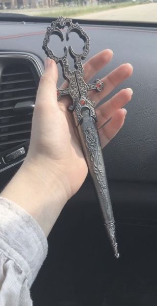 Knife Aesthetic, Stile Harry Potter, Hairstylist Hairstyles, Pretty Knives, Idee Cosplay, Cool Swords, Cool Knives, Fantasy Jewelry, Fesyen Wanita