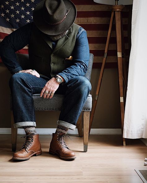 Cowboy Outfits Men, Hipster Cowboy, Western Fashion Men, Urban Cowboy Style, Urban Western, Cowboy Boot Outfits, Urban Cowboy, Suspenders Men, Cowboy Outfits