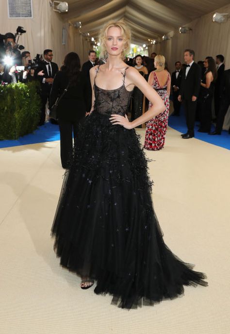 Red Carpet Dresses Gowns, Daria Strokous, Met Gala Red Carpet, Best Red Carpet Looks, Rei Kawakubo, Billboard Music, Affordable Wedding Dresses, The Met Gala, Costume Institute