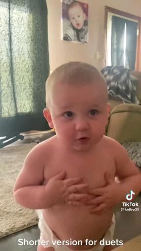 Babies Laughing Video, Baby Talking Video, Babies Laughing, Baby Talking, Funny Babies Laughing, Laughing Baby, Baby And Mom, Baby Talk