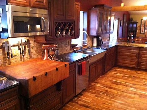 Love that butcher block! Antique Butcher Block, Farmhouse Island, Bakers Kitchen, Butcher Block Island, Butcher Block Kitchen, Classy Kitchen, Butcher Blocks, Kitchen Finishes, Victorian Kitchen