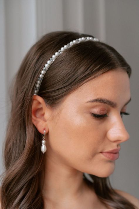 Pearl Headband Short Hair, Dainty Bridal Headband, Simple Bridal Hair Accessories, Simple Wedding Headband, Simple Hair Piece, Pearl Headband Hairstyles Wedding, Pearl Headband Wedding Short Hair, Bridal Hair Pearl Headband, Hairstyle With Pearl Headband