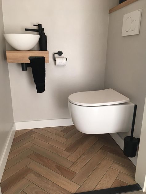 Toilet renovatie beton cire Amstelveen - Bulder Klusbedrijf Small Wc Under Stairs, Small Toilet Under Stairs, Under Stairs Wc, Toilet Onder Trap, Wc Under Stairs, Toilet Under Stairs, Under Stairs Toilet, Understairs Toilet, Wc Ideas