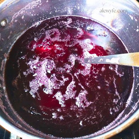 Homemade grape jelly is a simple, beginner-friendly water-bath canning recipe. Use fresh grapes or start with juice, either works! Homemade Grape Jelly, Water Bath Canning Recipes, Blackberry Jam Recipes, Pressure Canning Recipes, Canning Recipe, Homemade Jelly, Water Bath Canning, Steam Bath, Blackberry Jam