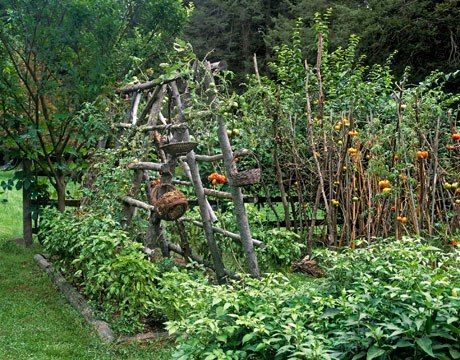 Potager Garden Style: Combining Edible & Flowering Plants In the French Tradition Garden Education, Ideas Para Decorar Jardines, Kebun Herbal, Country Garden Decor, Potager Garden, Desain Lanskap, Cottage Gardens, The Secret Garden, French Garden