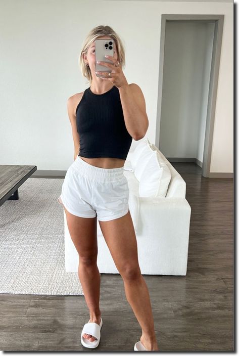 Cute Active Wear Outfits Summer, Lululemon White Shorts Outfit, Work Appropriate Athletic Wear, Athletic Body Outfits, Summer Outfits Lounge, Workout Summer Outfits, Cute Summer Workout Outfits, Trendy Sporty Outfits Summer, Sports Coach Outfits Women