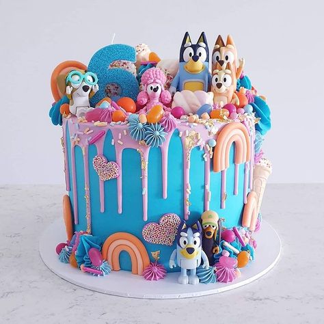 BLUEY • And the whole gang!! It's the little orange rainbows for me 🧡 Bluey Birthday Party Ideas Girl, Bingo Cake, Aaliyah Birthday, Baby Birthday Party Theme, Bluey Party, Backyard Birthday Parties, 4th Birthday Cakes, Second Birthday Ideas, Bluey Birthday