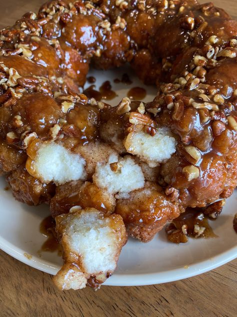 Sticky Pecan Monkey Bread – Michelle's Gluten Free Kitchen Gluten Free Monkey Bread, Pecan Monkey Bread, Pecan Sauce, Gluten Free Kitchen, Biscuit Mix, Monkey Bread, Gluten Free Breakfasts, Gluten Free Bread, How Sweet Eats