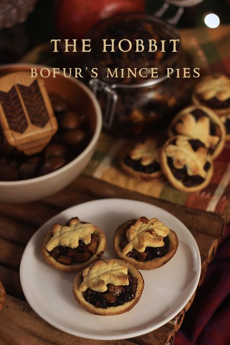 Bofur's mince pies from The Hobbit, An Unexpected Party #thehobbit #unexpectedparty Mince Pies Recipe, Feast Of Starlight, Hobbit Food, Mince Pie Recipe, Hobbit Party, Medieval Recipes, Geek Food, Whoopie Pie, Mince Pie