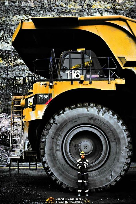 . Mighty Machines, Earth Moving Equipment, Welding Rigs, Caterpillar Equipment, Travel Humor Quotes, Cat Machines, Heavy Construction Equipment, Cat Power, Tattoos Architecture