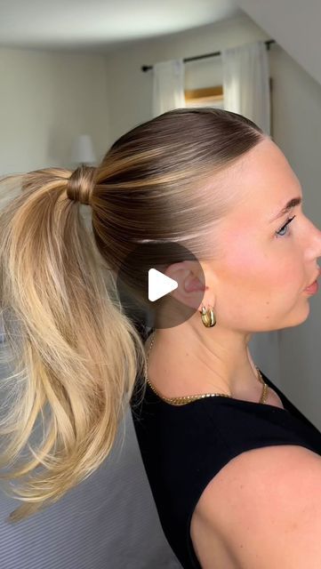 Olivia DeMuro on Instagram: "Loveeee a textured ponytail for any big event ✨ . . . #sleekponytail #hairtutorial #hairtutorials #hairtutorialsvideos #hairhowto" Cute Hairstyles For Medium Hair Slick Back, Low Slicked Ponytail, Slick Back Pointy Tail, Part Down The Middle Ponytail, What Products To Use For Sleek Ponytail, Slick Parted Ponytail, High Pony With Middle Part, Modern Ponytail Hairstyles, Pony Tails Ideas