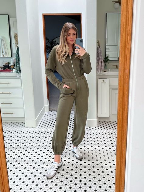 This is my go-to comfy school drop off look for this fall and winter! The perfect mom style for busy days. It's also an easy outfit for travel days. Tap to shop this casual outfit! Mom Style Inspiration, Outfit For Travel, Grace To You, Easy Outfit, Mama Style, Drop Off, Casual Jumpsuit, Mom Style, Busy Mom