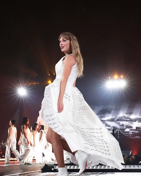 Ttpd Dress, Taylor Picture, Swift Outfits, Taylor Swift Outfits, Paris Tours, Taylor Swift Hair, Taylor Swift Concert, Taylor Swift Wallpaper, Taylor Swift Fan