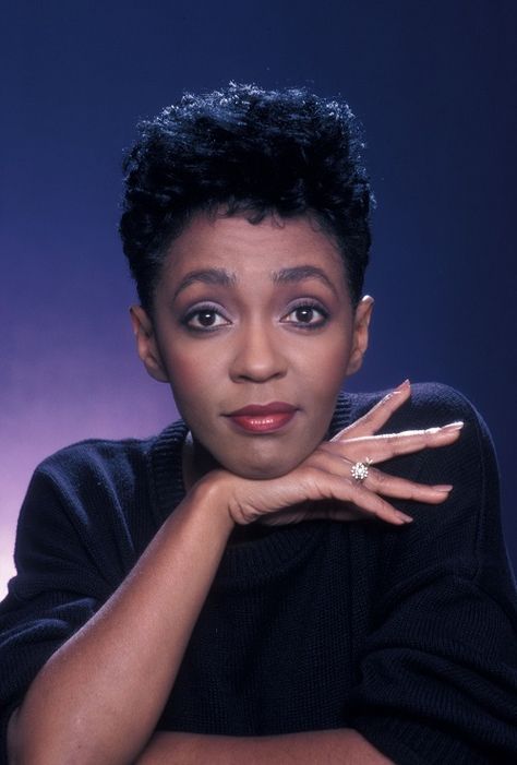 Everyone loves Ms. Anita Baker! Anita Baker Haircut Styles, Anita Baker, Music Soul, B Photo, Old School Music, Soul Singers, Vintage Black Glamour, Toledo Ohio, Black Celebrities