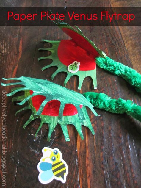 Paper Plate Venus Flytrap. Tutorial and book recommendations at Relentlessly Fun, Deceptively Educational. Rainforest Display, Insects Crafts, Rainforest Classroom, Rainforest Crafts, Rainforest Project, Rainforest Activities, Jungle Crafts, January Art, Preschool Spring